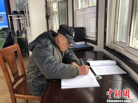 “华中屋脊”守望者:承受孤寂与寒冷从未后悔过