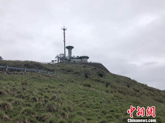 海拔2900多米的神农顶民兵瞭望哨,被誉为“华中第一哨” 郭晓莹 摄