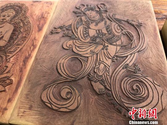 ��Դ�ڶػͱڻ��е������������ˡ���������󾭹���������Ⱦ������Ũ������һ���š�����滭���С�����ѩ ��