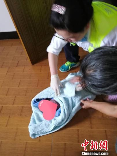 �и��ԼҲ�����������Ȼ���4���Ӹϵ�����ĸӤ����