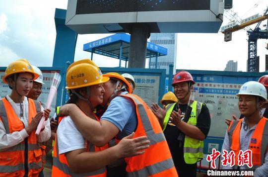 ͼΪһλũ���������ӡ����ѳ� ��