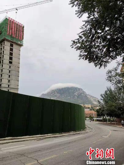 ɽñ����ʪ����������ǿ��������ȴ��������ڹ���ɽ���Ͽ��γɵļ��������ľ�ֹ�ƣ����״�Ƶ�һ���������ȽϺ���������Ϊʮ��������Ʋʾ���֮һ���������� ��