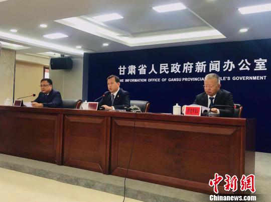 8月29日,甘肃省政府新闻办举行“壮丽70年·奋斗新时代——新中国成立70年甘肃省发展成就巡礼”系列新闻发布会武威专场新闻发布会。 艾庆龙 摄