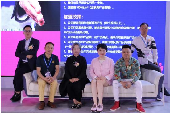 首席色彩大师刘纪辉跨界出席上海家具展(图4)