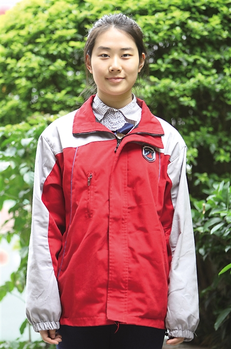 重庆市二十九中校服 记者 龙在全 摄