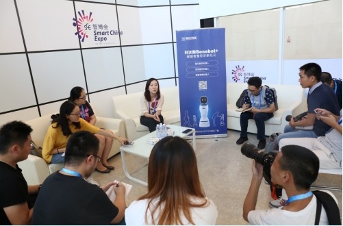 亮相重庆智博会,科沃斯商用机器人亮点多