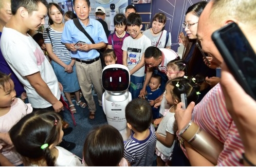 亮相重庆智博会,科沃斯商用机器人亮点多