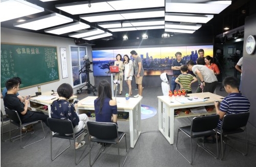 亮相重庆智博会,科沃斯商用机器人亮点多