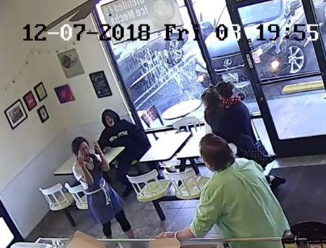 �й�������������Ů���������º���ܲɷ�ʱ��ʾ���������ܵ�������Ȼ��ʹ�������ճ��ϰࡣ������������/��Ƶ��ͼ��