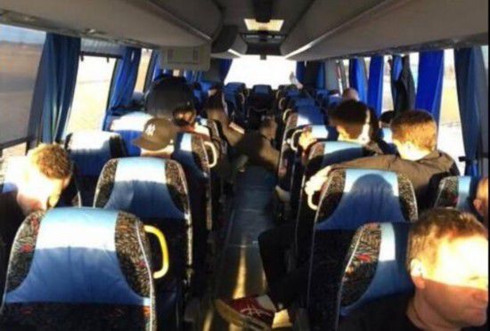 瑞典足球队因转机时间太长错过坠毁航班(图)