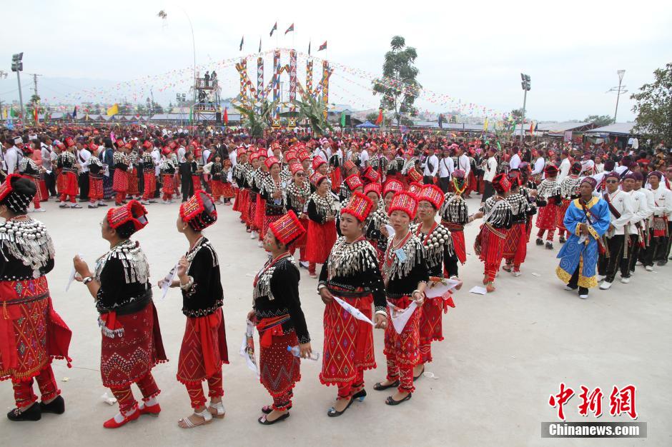 缅甸木姐千人共跳目脑纵歌欢度节日