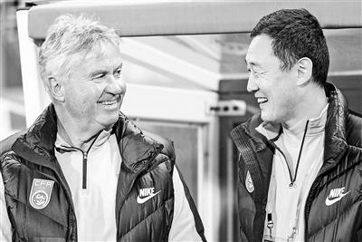 希丁克和助教孙继海对首战都很满意