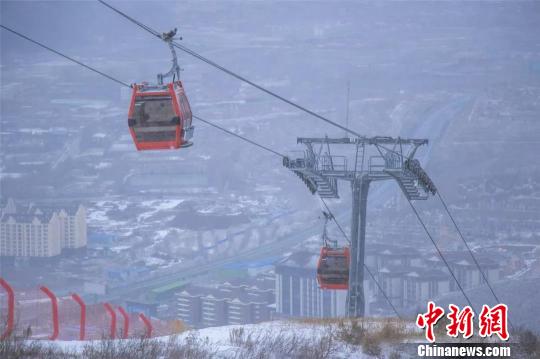 图为崇礼富龙滑雪场缆车。崇礼区委宣传部提供