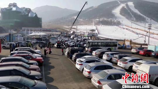 ͼΪѩ𱬣ѩߵĳͣͣίṩ