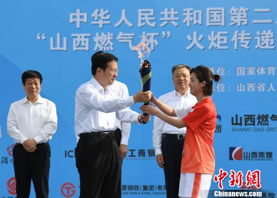 ٷгһʥеȼȫչʾ󣬽һ֡2011жйȫТϰ׵ģ(Ů) 