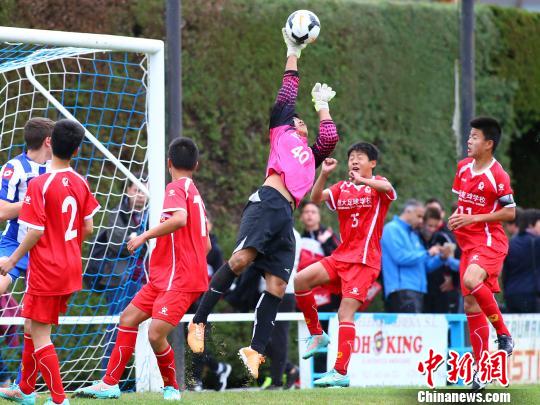 恒大足校学生在比赛中。恒大足校供图