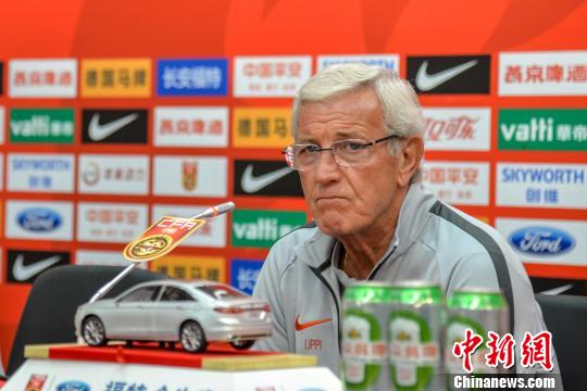 ���а�ս�����������������ĻΪ���ޱ���Ħȭ���ơ�