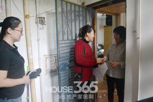 �ذ��¹����ˣ�������Я�ֺ����ֵ���ů�ػ��͵���