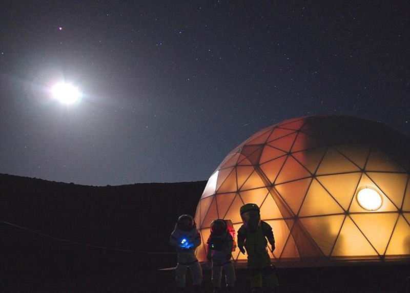 ����ģ��סլλ��������ð�����ǻ�ɽ�ı��£���ɽ����2440�ס�