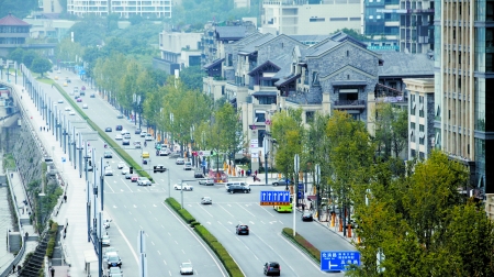 位于北滨路的“鎏嘉码头”商业风情街 记者 邹飞 摄