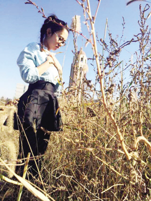 失聪女生滨江道讲手语