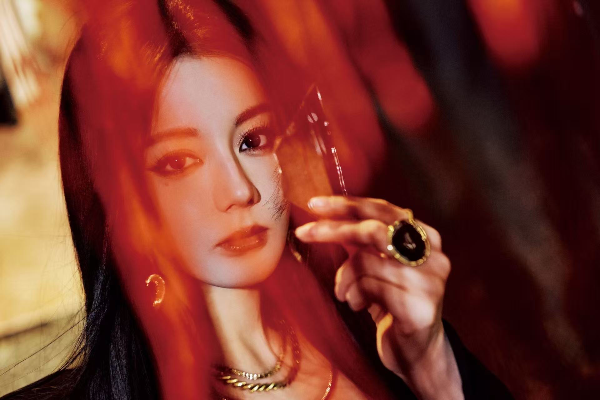 迪丽热巴化身暗夜嗜血女战士!危险又迷人