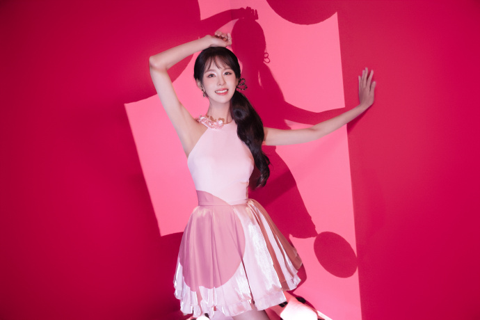 陈都灵爱心编发活力足少女感拉满